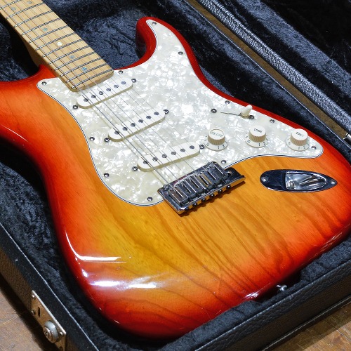 [중고] Fender USA Deluxe Stratocaster Ash Sunburst 2006&#039;